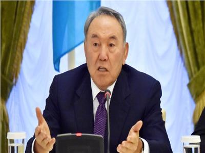 مقربان من رئيس كازاخستان السابق يغادران منصبيهما