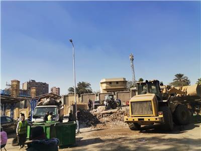 رفع الإشغالات والمخلفات تمهيداً لتطوير منطقة عبود بـ«الزاوية الحمراء»