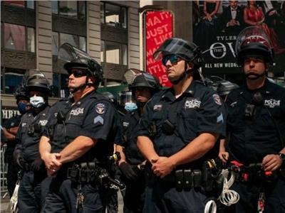مقتل شرطي في نيويورك ورئيس البلدية يريد تحركًا ضد انتشار الأسلحة النارية