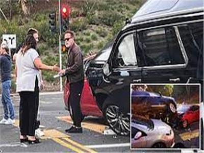 أرنولد شوارزنيجر يتعرض لحادث سير مروع في لوس أنجلوس| فيديو