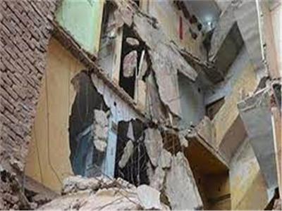لجنة هندسية لمعاينة انهيار جزئي لمنزل بمركز المنشاة بسوهاج 