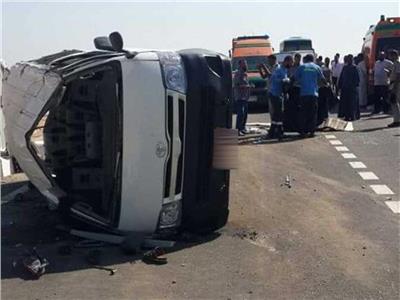 إصابة 3 أشخاص في حادث انقلاب سيارة بالطريق الصحراوي في المنيا 