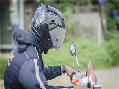 تحرير 2083 مخالفة لقائدي الدراجات النارية لعدم ارتداء «الخوذة» 