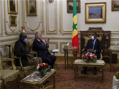 رئيس «التصديري للأدوية» يلتقي الرئيس السنغالي لبحث إنشاء مصنع للدواء في «دكار»