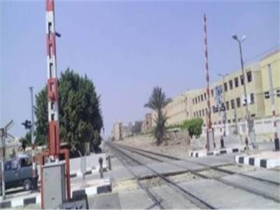 إغلاق مزلقان «دماريس» بالمنيا لتحديث إشارات السكة الحديد 