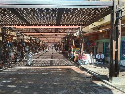 حملة مكبرة لإزالة الإشغالات بشارع السوق السياحي في الأقصر