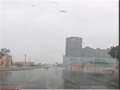 أجواء شتوية وأمطار علي شوارع القاهرة | فيديو 