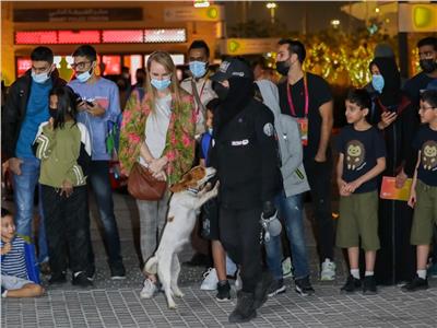 بعروض للكلاب البوليسية .. شرطة دبي تُسعد زوار «اكسبو 2020 دبي» | صور