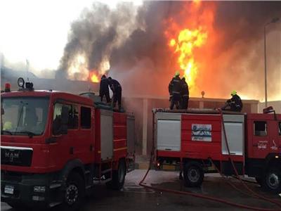 الحماية المدنية بالجيزة: إخماد حريق داخل محل أسماك بالطالبية 