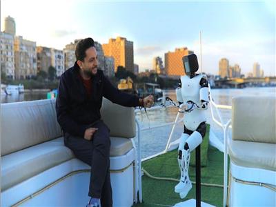  أحمد فايق يقدم «ملف المستقبل» بمشاركة الروبوت المصري «توت» |فيديو 