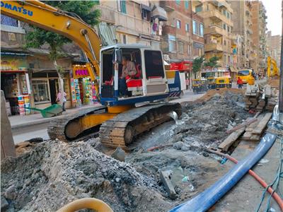 رئيس حي شرق الإسكندرية يتابع أعمال إحلال وتجديد خط الصرف الصحي