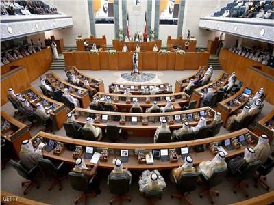 البرلمان الكويتي يوصي بتخفيف قيود كورونا.. والحكومة: سوف نري