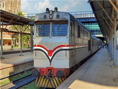 «أطلقنا التحذيرات».. أول تعليق من «السكة الحديد» على تصادم قطار السويس بأتوبيس