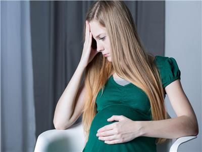 «طبيب نفسي» يكشف السيدات الأكثر عرضة للإصابة بـ «اكتئابات الحمل»