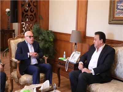 وزير الصحة ومحافظ بورسعيد يعقدان اجتماعًا بديوان المحافظة