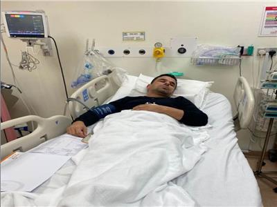 خالد الغندور ينشر صورته من داخل المستشفى.. وغموض حول السبب 