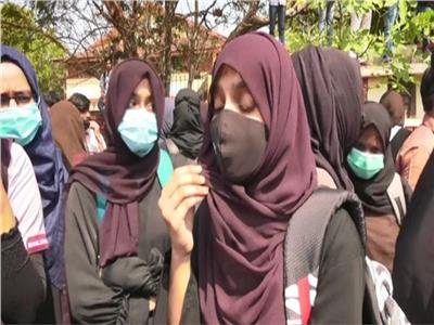 «أزمة الحجاب في الهند».. غلق مدارس وموجة غضب للطالبات