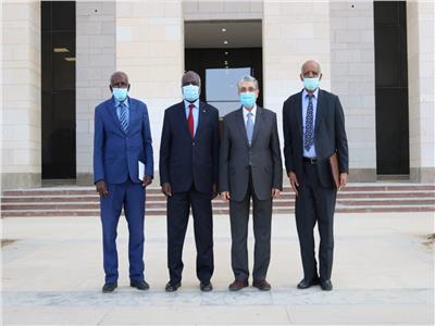 «شاكر» يبحث مع وزير المالية السوداني زيادة قدرات خط الربط الكهربائي بين البلدين