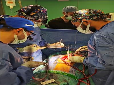 قسم جراحة القلب بمستشفى أسوان الجامعي يجري عملية جراحية دقيقة لطفلة 