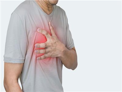 النوبة القلبية المفاجئة.. أهم 8 أعراض مبكرة يجب الإنتباه إليها