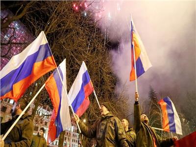 بعد قرار بوتين .. احتفالات وألعاب نارية بجمهوريتي «دونيتسك» و«لوجانسك» | فيديو