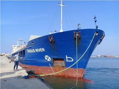 اقتصادية قناة السويس: تفريغ 5790 طن رخام.. وتداول 25 سفينه بموانئ بورسعيد