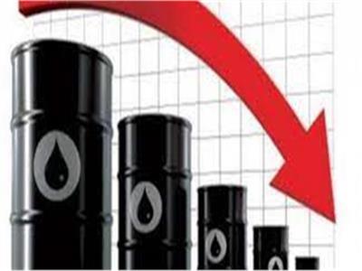انخفاض أسعار النفط بعد ارتفاعها بسبب الغزو الروسي لأوكرانيا