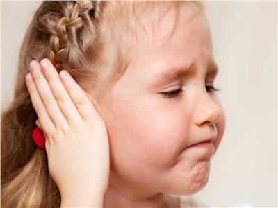 أسباب إصابة الأطفال بألم الأذن وطرق علاجها في المنزل
