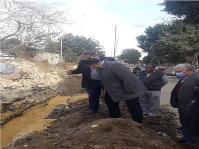 نائب محافظ القاهرة يتابع أعمال مشروع نقل خط مياه بروض الفرج