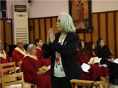 «الأسقفية» توفر ترجمة بلغة الإشارة وتخصص ركنًا للصم  في «الصلاة للوحدة»   