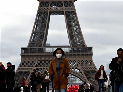 فرنسا ترفع الإجراءات الوقائية وتعلن بأن وضع الوباء يتحسن