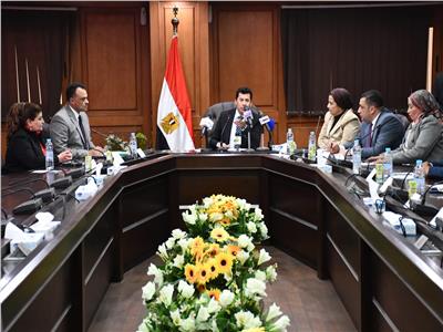 وزير الرياضة يعلن تنفيذ دورى الأسرة المصرية