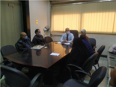 نائب محافظ القاهرة يعقد اجتماعا لاستماع لشكاوى المواطنين