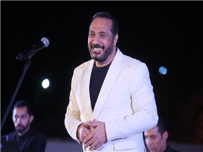 علي الحجار يحيي ثاني فعاليات مهرجان أبيدوس الأول للموسيقى والغناء| صور