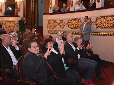 وزيرة الثقافة تشهد العرض المسرحي «في انتظار بابا» للمخرج سمير العصفوري 