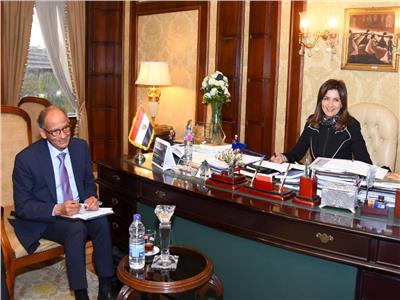 وزيرة الهجرة تشيد بجهود هاني عازر في الإعداد لمؤتمر «مصر تستطيع بالصناعة»    