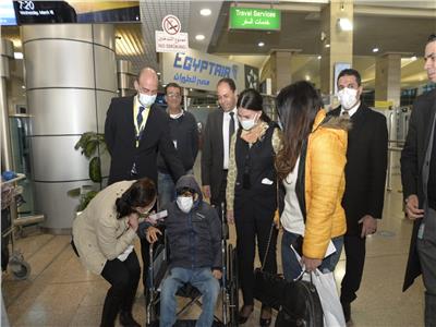 «مصر للطيران» تمنح تذاكر مجانية للشاب مصطفى وليد وأسرته للعلاج بأمريكا