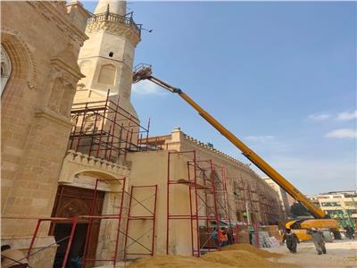 رئيس حي وسط القاهرة يتابع تطوير مسجد الإمام الحسين | صور