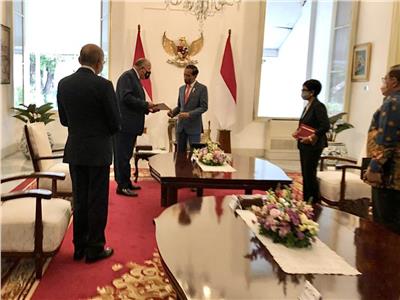 سامح شكري يلتقي الرئيس الإندونيسي حاملا رسالة من الرئيس السيسي 