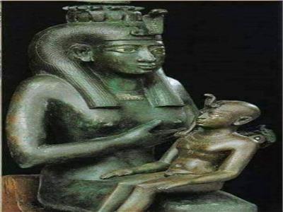 خبير آثار: مكانة الأم مقدسة عند الفراعنة والاحتفال بها في شهور فيضان النيل    