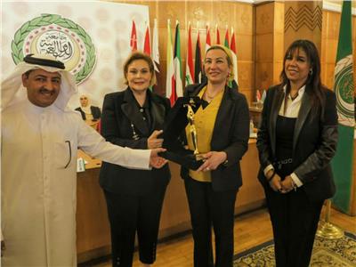 تكريم وزيرة البيئة في حفل جوائز المرأة العربية للمسئولية المجتمعية ..الأبرز اليوم