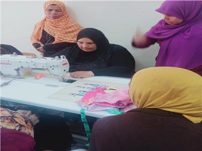 تعاون بين محافظة القاهرة والقومي للأمومة لتدريب السيدات على الخياطة 
