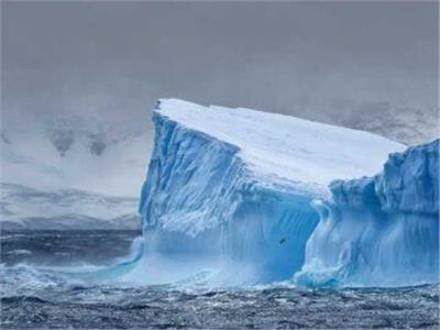 صور جوية تكشف انهيار جرف جليدي بحجم روما في أنتاركتيكا