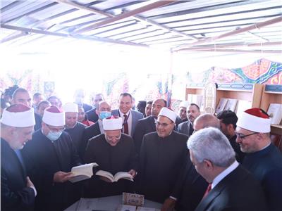 «البحوث الإسلامية» يفتتح معرضًا للكتاب بمؤتمر كلية اللغة العربية بالقاهرة