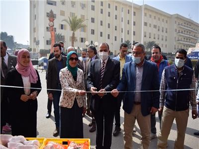 افتتاح معرض منتجات الخدمات الطلابية بأسعار مخفضة بجامعة بنى سويف
