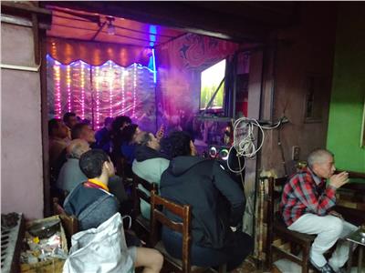 حشود جماهيرية على مقاهي الجيزة لمتابعة مبارة مصر والسنغال| صور