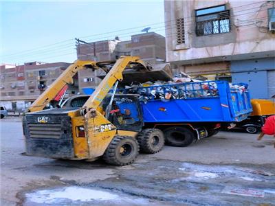 تكثيف الجهود اليومية لرفع تراكمات القمامة من شوارع الشرقية