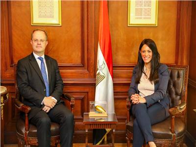 وزيرة التعاون الدولي تلتقي السفير البريطاني بالقاهرة لبحث تعزيز العلاقات 