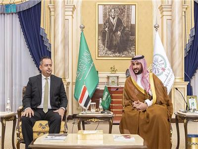 الأمير خالد بن سلمان ود. معين عبد الملك يؤكدان على أهمية تحقيق الاستقرار في اليمن