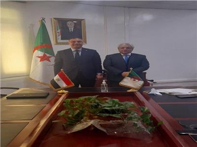 سفير مصر بالجزائر يلتقي وزير الصناعة الصيدلانية الجزائري